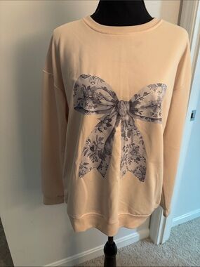 Cream Sweatshirt with Floral Bow Graphic